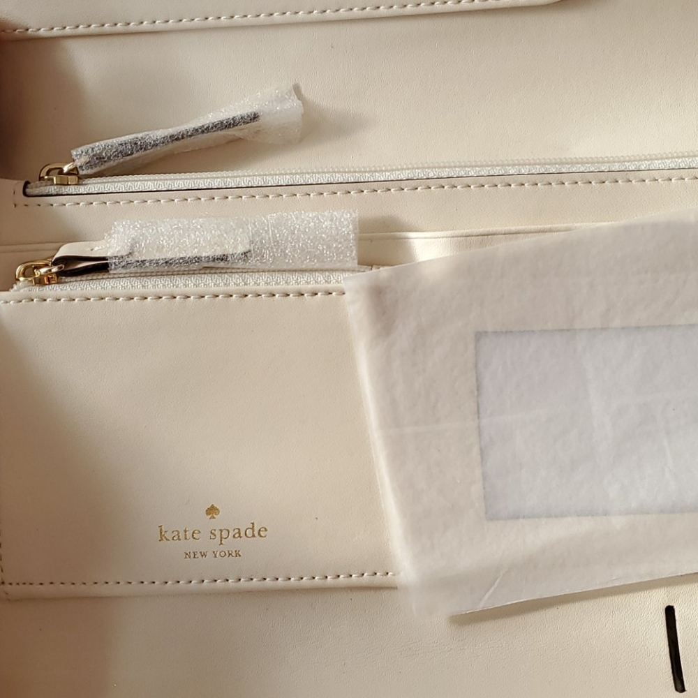 Kate Spade Large Wallet - Picture 3 of 7